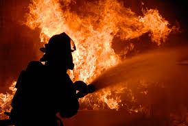 Під час пожежі на складі у закарпатській Чорноголові згорів автонавантажувач