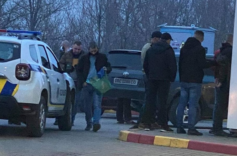 ФОТОФАКТ. В Ужгороді затримали чоловіка з двома гранатами 