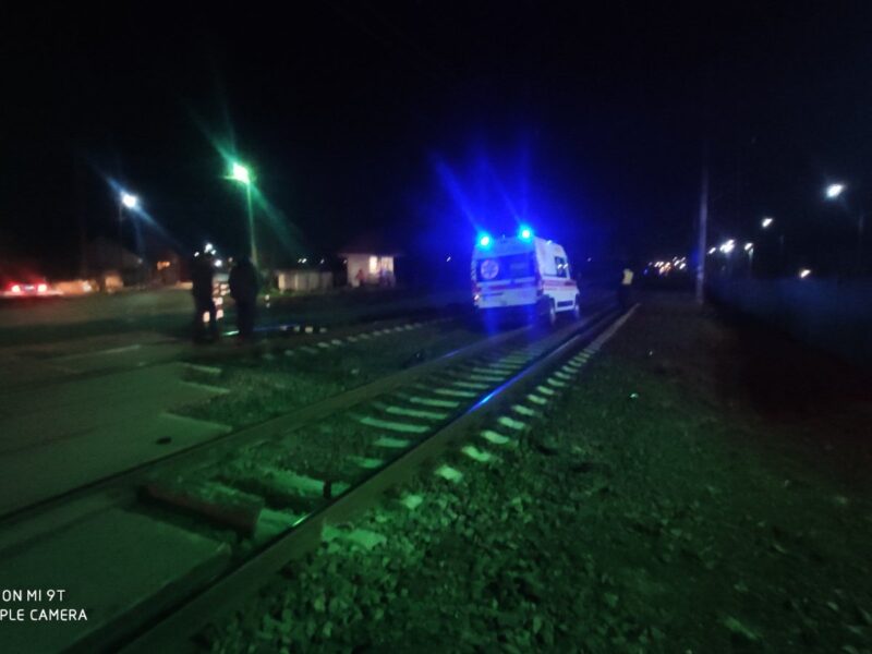 На залізничному переїзді в Мукачеві потяг протаранив "швидку" (ВІДЕО)