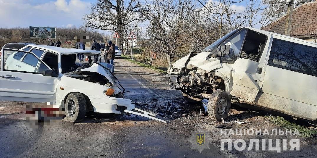 Унаслідок зіткнення двох автівок на Берегівщині 1 людина загинула, ще 3 травмовані. Серед постраждалих – 4-річна дитина (ФОТО)