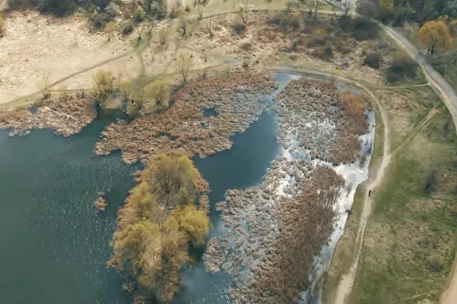 Ужгородське озеро "Кірпічка" показали з висоти (ВІДЕО)