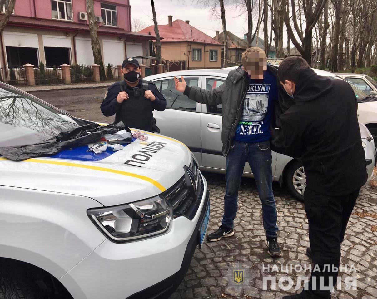 У Мукачеві у мешканця Хмельницького "під кайфом" знайшли 10 г амфетаміну (ФОТО)