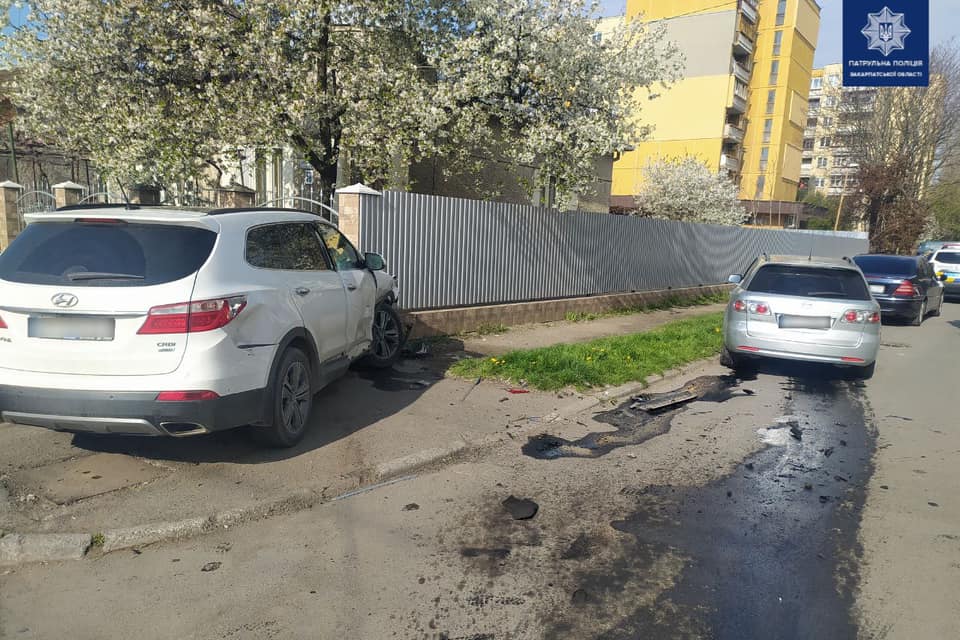 В Ужгороді зіткнулися Hyundai і Mazda (ФОТО)