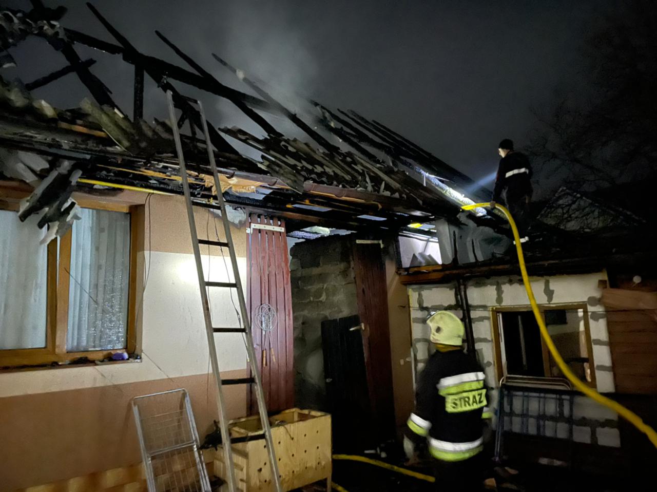 В Ізі на Хустщині через пожежу в сауні ледь не згоріли 2 будинки (ФОТО)