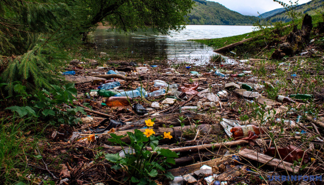 На Закарпатті біля берегів річок виявили 42 несанкціонованих сміттєзвалища