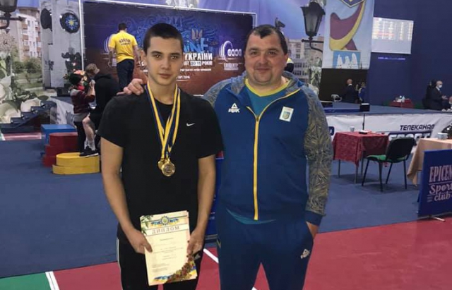 Юний спортсмен зі Сваляви став чемпіоном України з важкої атлетики (ФОТО)