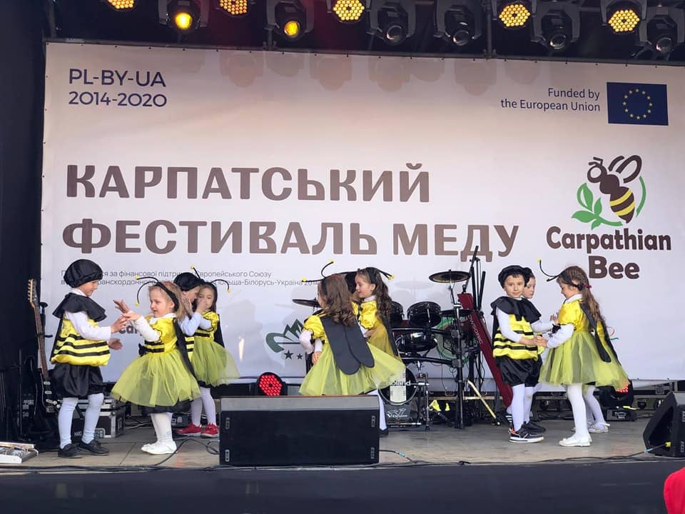 У закарпатській Колочаві вперше пройшов Карпатський фестиваль меду (ФОТО)