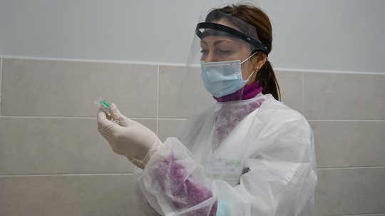 У Мукачеві від коронавірусу вакцинували 200 освітян