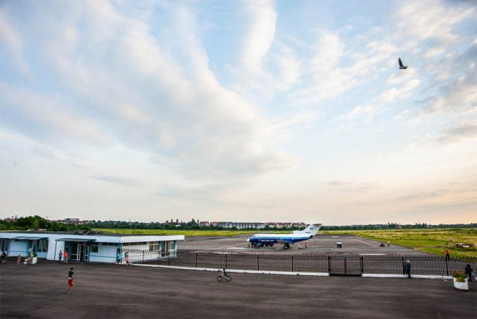 В Ужгороді на сесії міськради планували "роздерибанити" землю, прилеглу до злітної смуги аеропорту