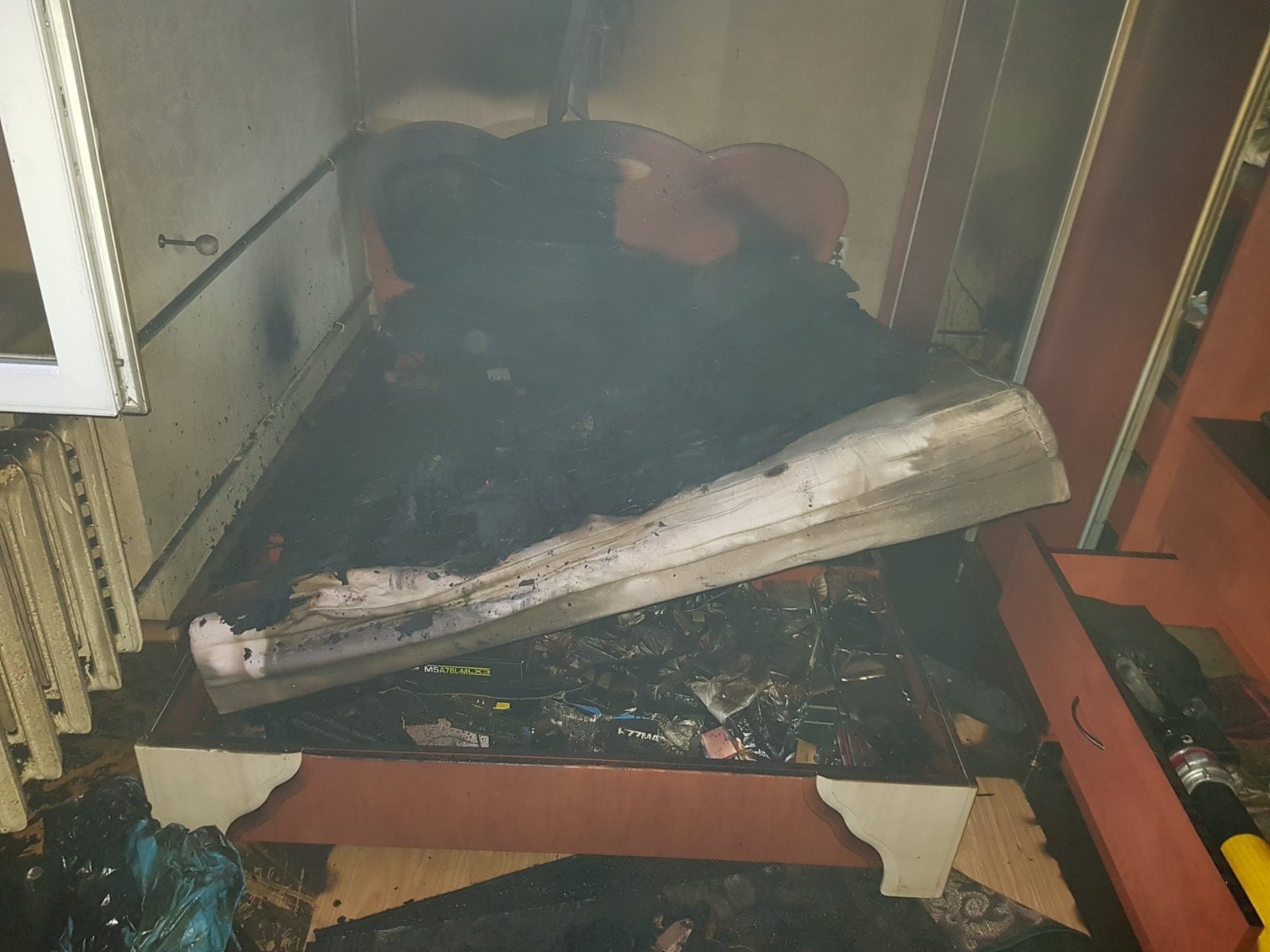 У Сваляві у пожежі в квартирі багатоповерхівки загинув чоловік (ФОТО)