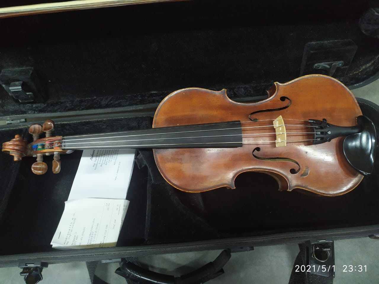 У Чопі на митниці в австрійця вилучили 100-річну скрипку (ФОТО)