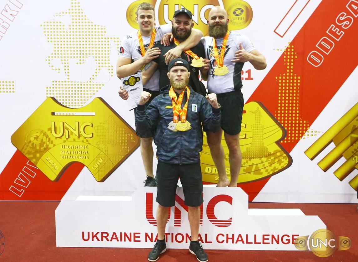 Ужгородські спортсмени привезли "золото" змагань із бразильського джиу-джитсу (ФОТО)