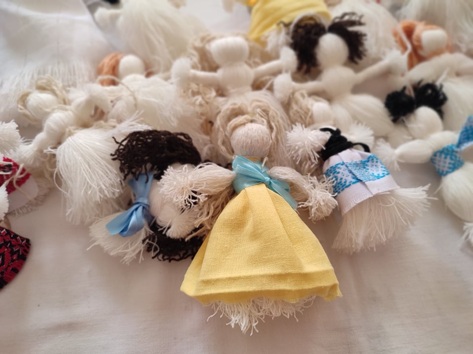 Майстер-клас із виготовлення ляльки-мотанки провели в Ужгороді з нагоди Дня Конституції України (ФОТО)