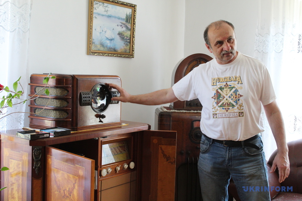 У закарпатській Сваляві колекціонер відкриває музей радіотехніки для меломанів (ФОТО)
