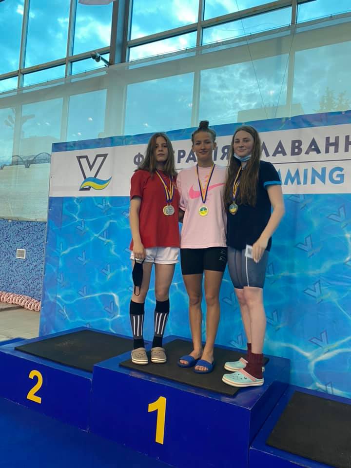 Спортсменка з Закарпаття здобула перемогу на Літньому чемпіонаті України з плавання серед юніорів та молоді (ФОТО)