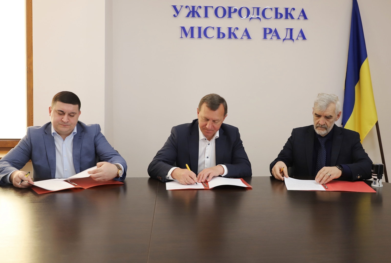 В Ужгороді підписали Меморандум про співробітництво для інформаційної взаємодії, підвищення якості надання послуг і правового захисту (ФОТО)