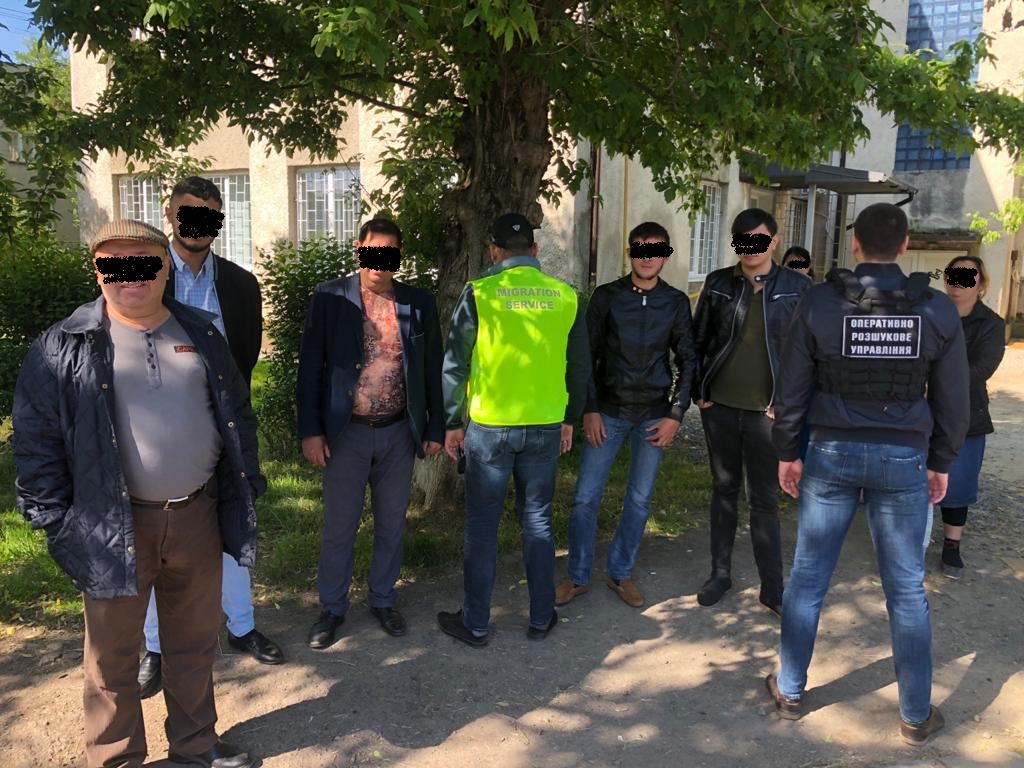 В одному з хостелів Ужгорода виявили 8 нелегалів-молдован (ФОТО)