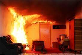 В Ужгороді гасили пожежу в квартирі