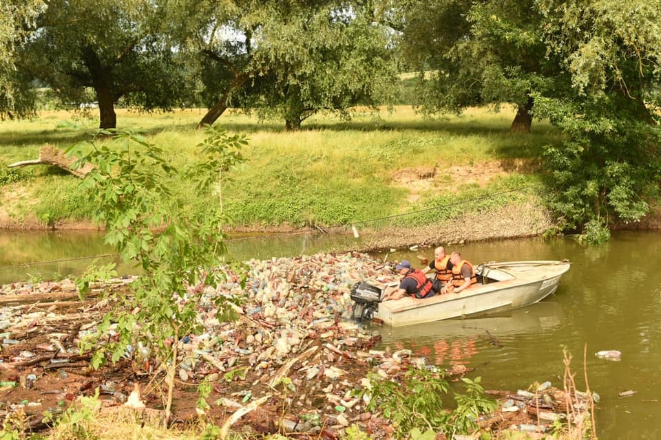 Рятувальники завершили розчищання русла Боржави від сміттєвих заторів