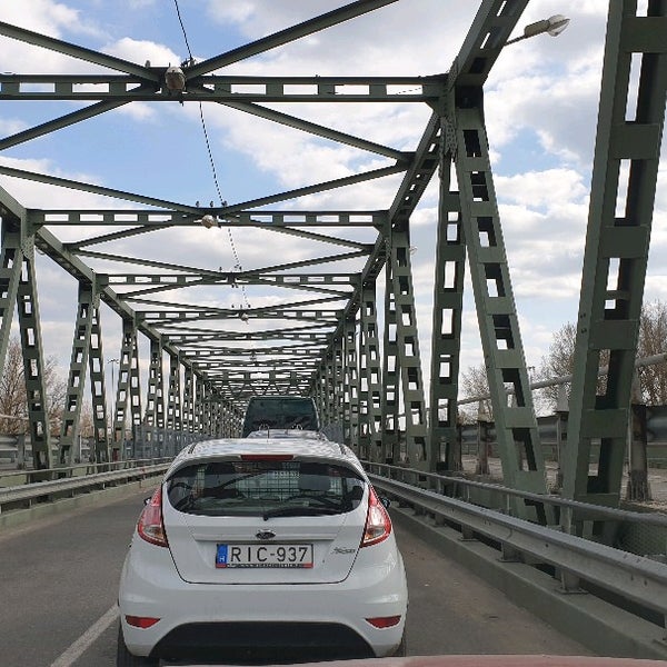 Через ремонт мосту через Тису на кордоні між Україною й Угорщиною на понад 2 місяці обмежено рух транспорту