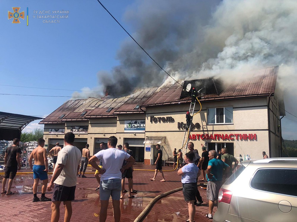 У Білій Церкві на Тячівщині горіла СТО (ФОТО)