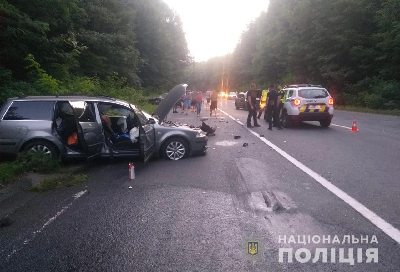 Унаслідок зіткнення чотирьох авто на Мукачівщині травми отримали 5 людей, серед яких – двоє малолітніх дітей (ФОТО)