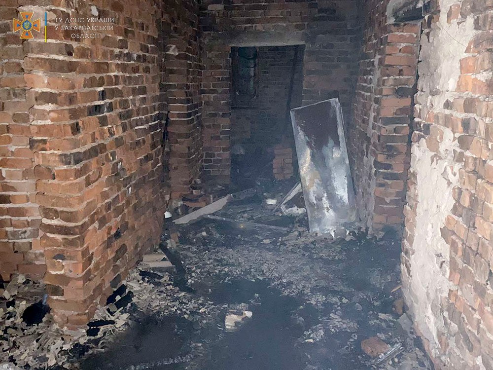 На Хустщині на місці пожежі виявили тіло чоловіка (ФОТО)