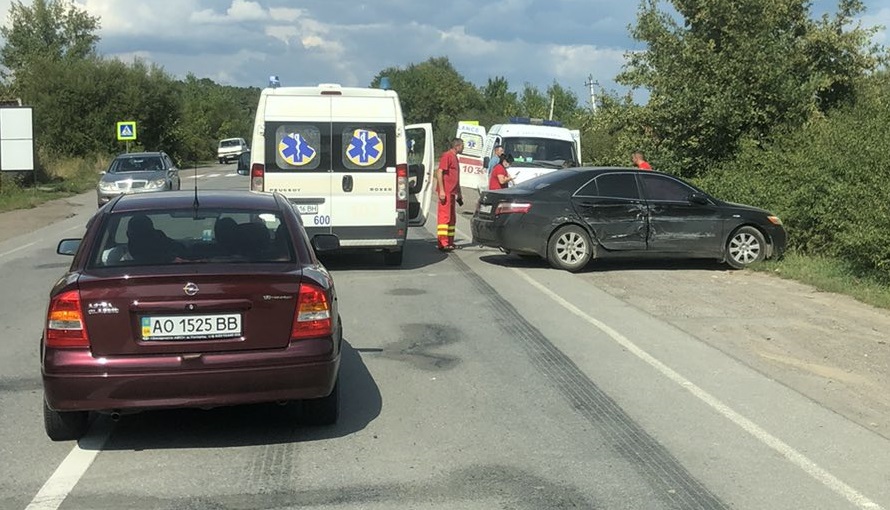 Біля Дерцена на Мукачівщині авто смертельно травмувало велосипедистку (ВІДЕО)