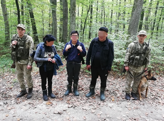 Поблизу Ужгорода затримали групу нелегалів з Монголії (ФОТО)