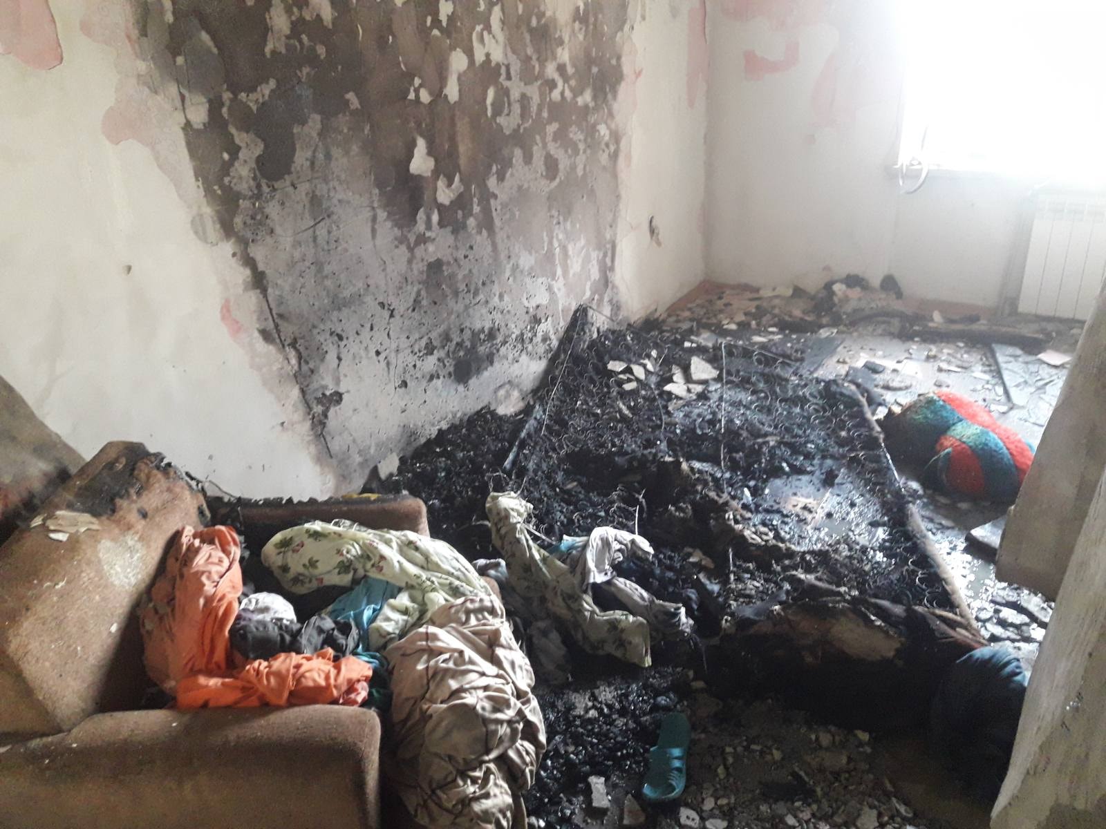 В Ужгороді на пожежі врятували 2 людей, ще 10 вивели на свіже повітря (ФОТО)