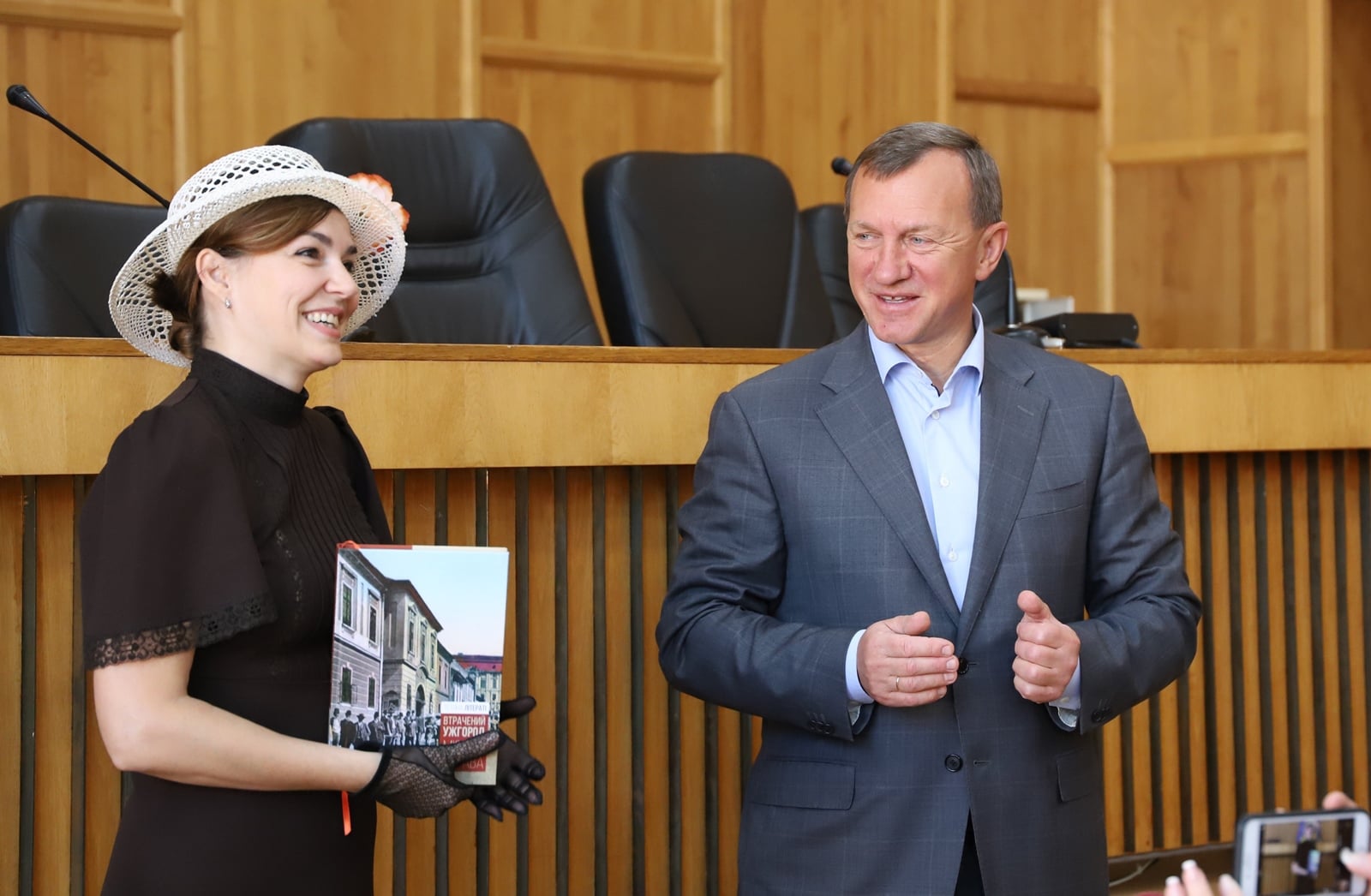 Тетяна Літераті презентувала в Ужгородській міськраді свою книгу про мерів та магістрат міста (ФОТО)
