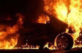На Тячівщині під час пожежі згоріли 2 автівки 