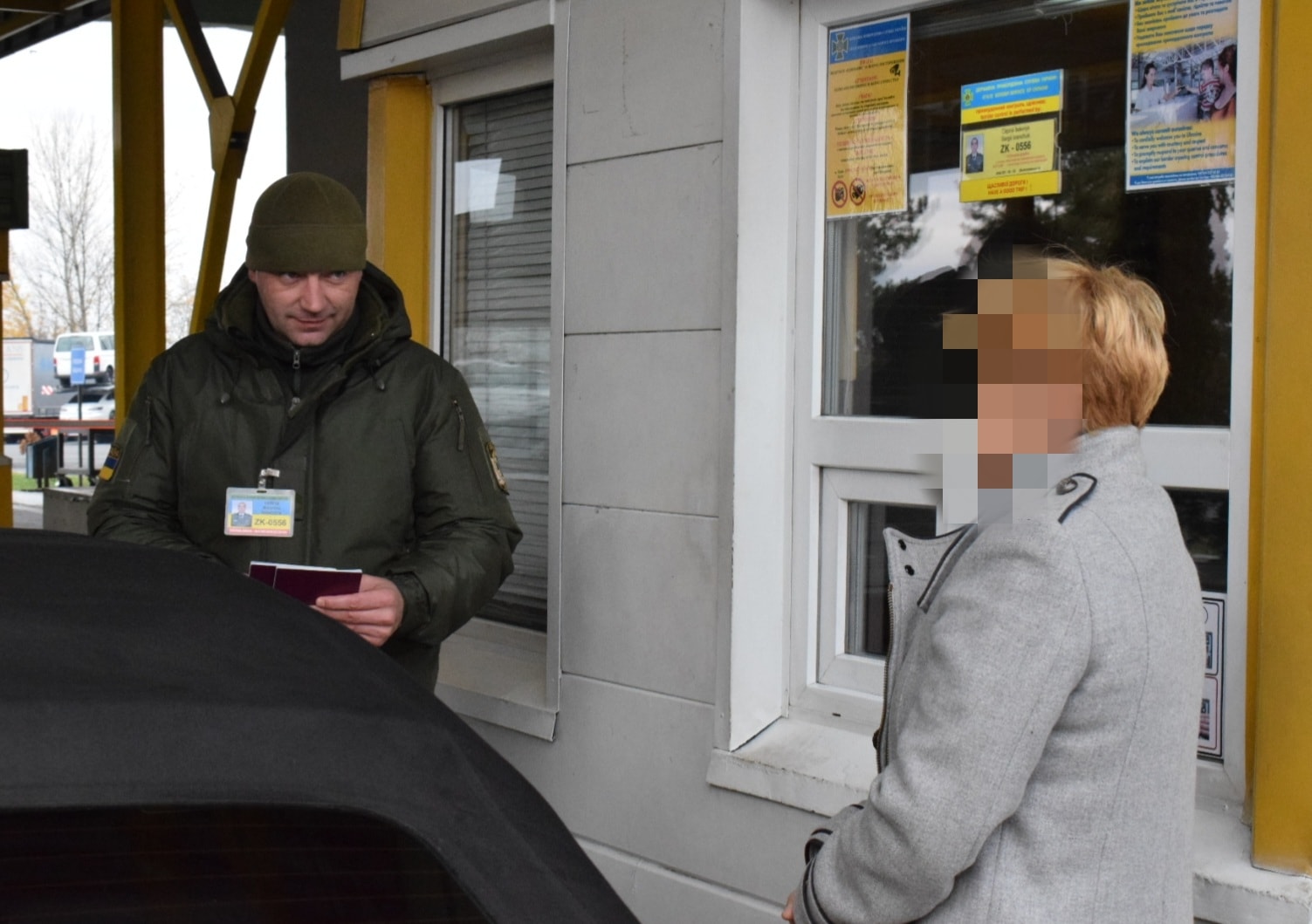 На Закарпатті четверо українців намагалися "купити" на кордоні звільнення від самоізоляції (ФОТО)