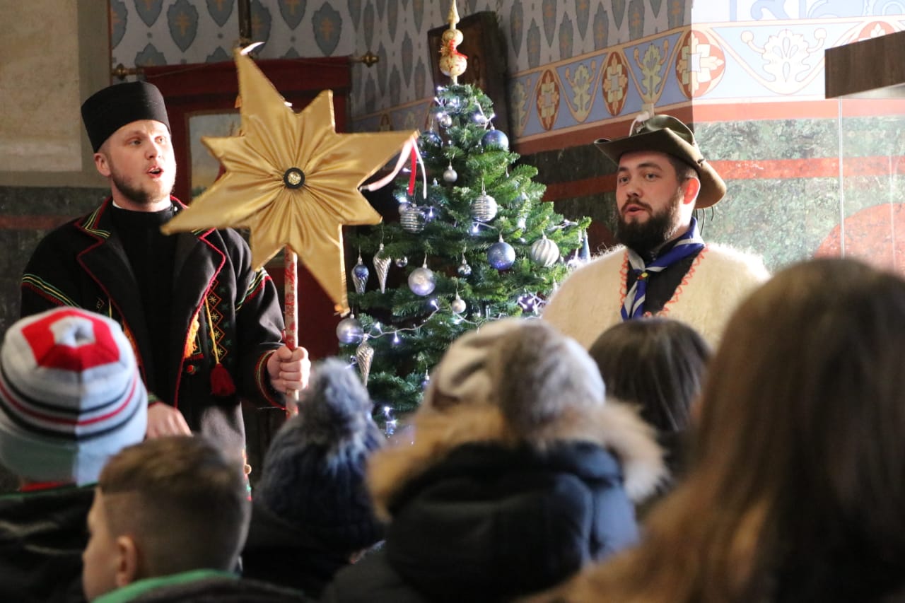 В Ужгороді для дітей-сиріт та дітей, позбавлених батьківського піклування, влаштували різдвяний концерт (ФОТО)