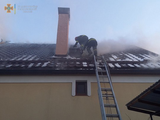 На Ужгородщині ліквідували значну пожежу в житловому будинку (ФОТО)