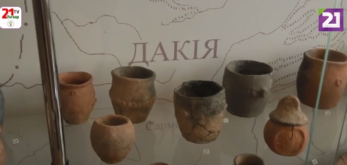 В Археологічному музеї УжНУ влаштували благодійну екскурсію "Скарби підземного Закарпаття" (ВІДЕО)