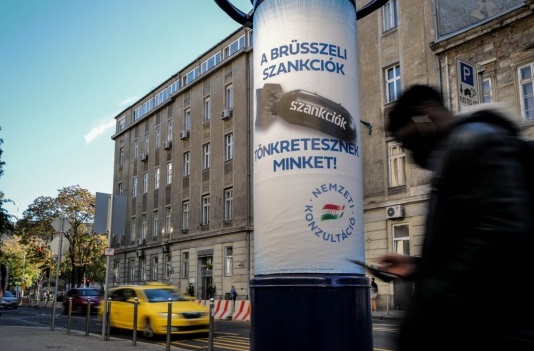 Пропаганда орбана переконує громадян, що санкції ЄС проти путіна - це "бомбардування" Угорщини