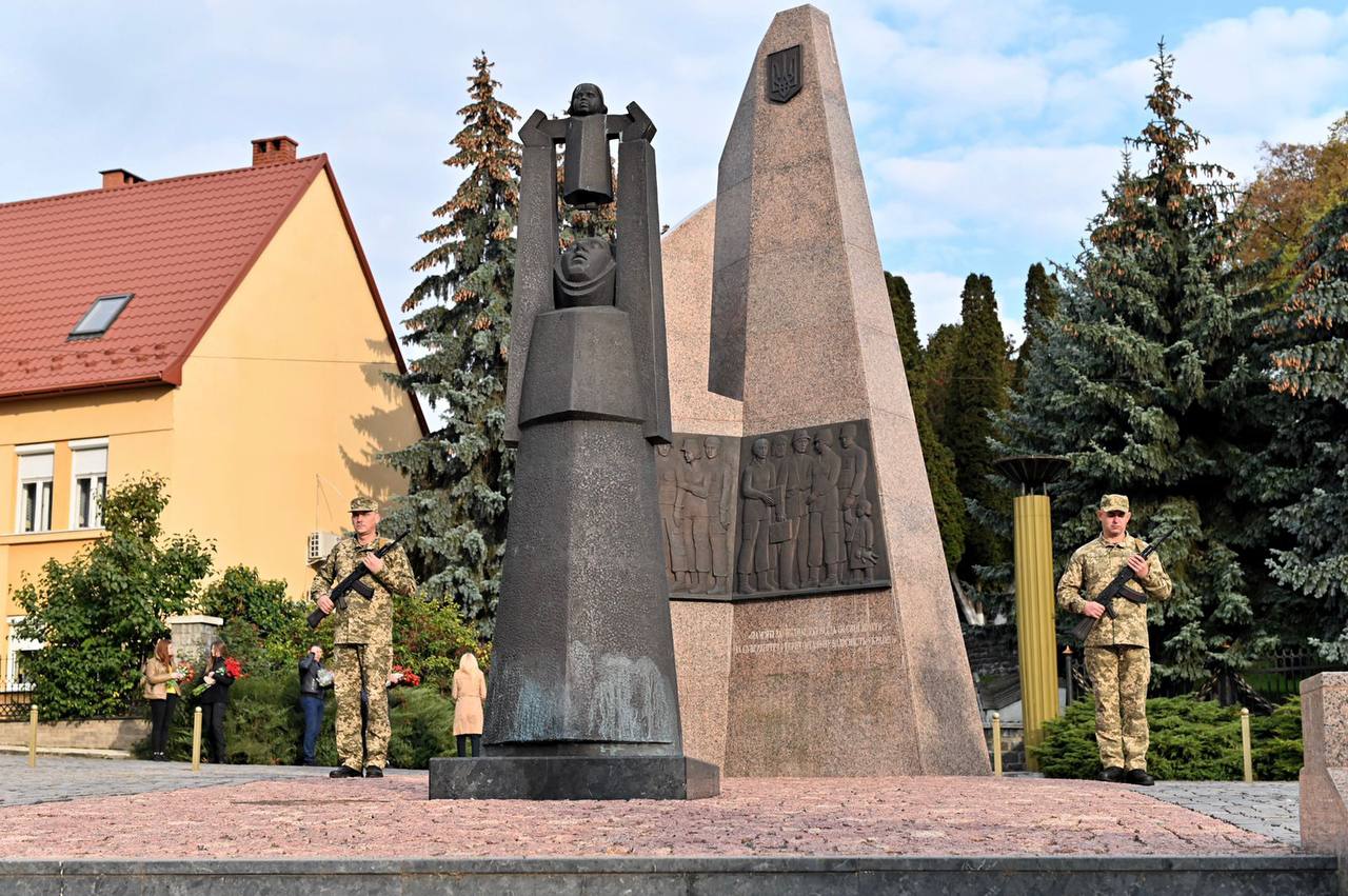 В Ужгороді відбулись урочисті з нагоди відзначення Дня захисників і захисниць України (ФОТО)