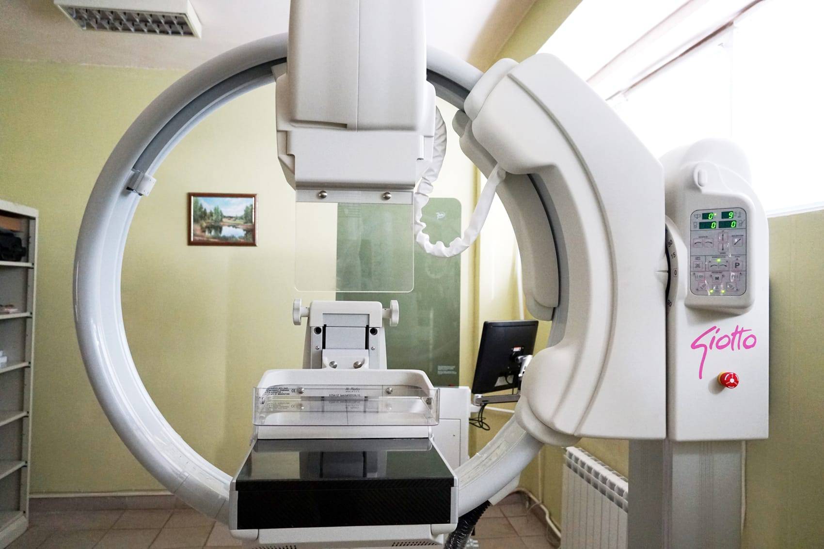 Новий сучасний мамограф придбали у міську поліклініку Ужгорода (ФОТО)