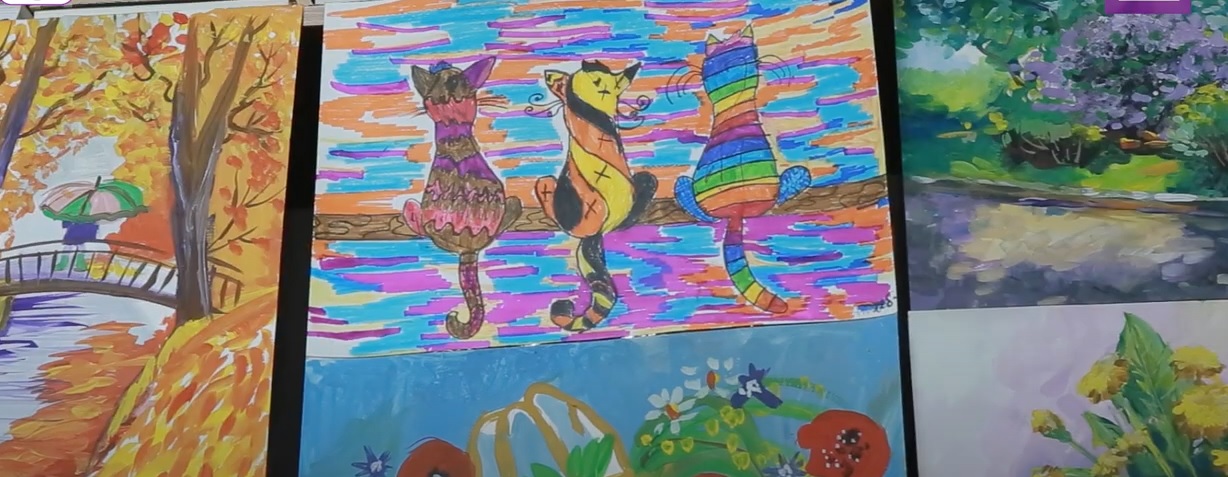 В Ужгороді презентували дитячі роботи студії образотворчого мистецтва "Золота палітра" (ВІДЕО)