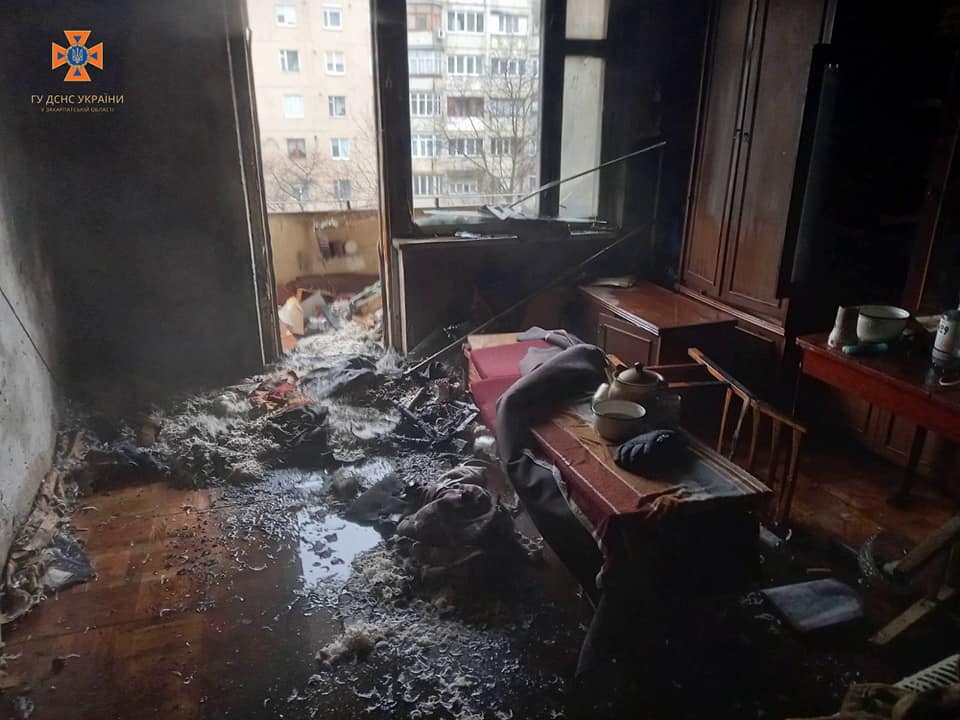 У Мукачеві під час пожежі в 9-поверхівці врятували чоловіка (ФОТО)