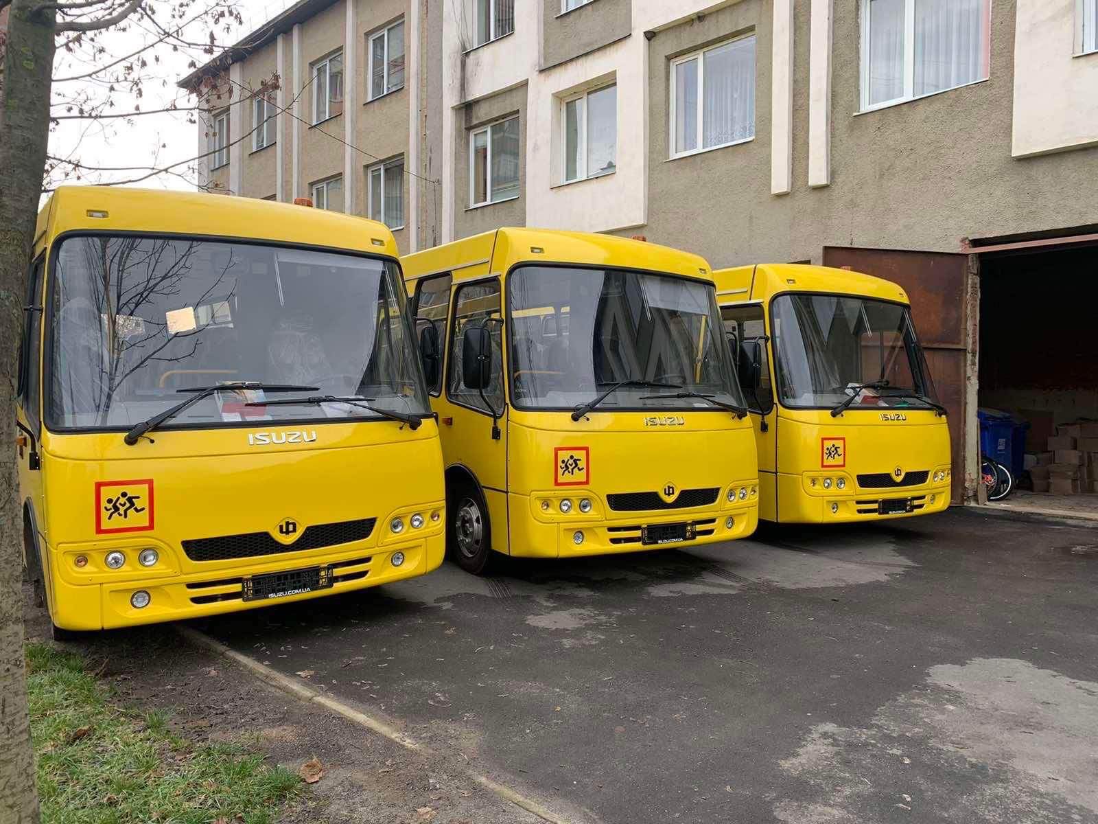 У Мукачеві придбали 3 шкільні автобуси (ФОТО)