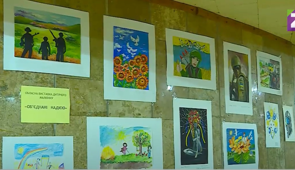Виставку сакрального мистецтва та виставку дитячого малюнку одночасно відкрили в Ужгороді (ВІДЕО)