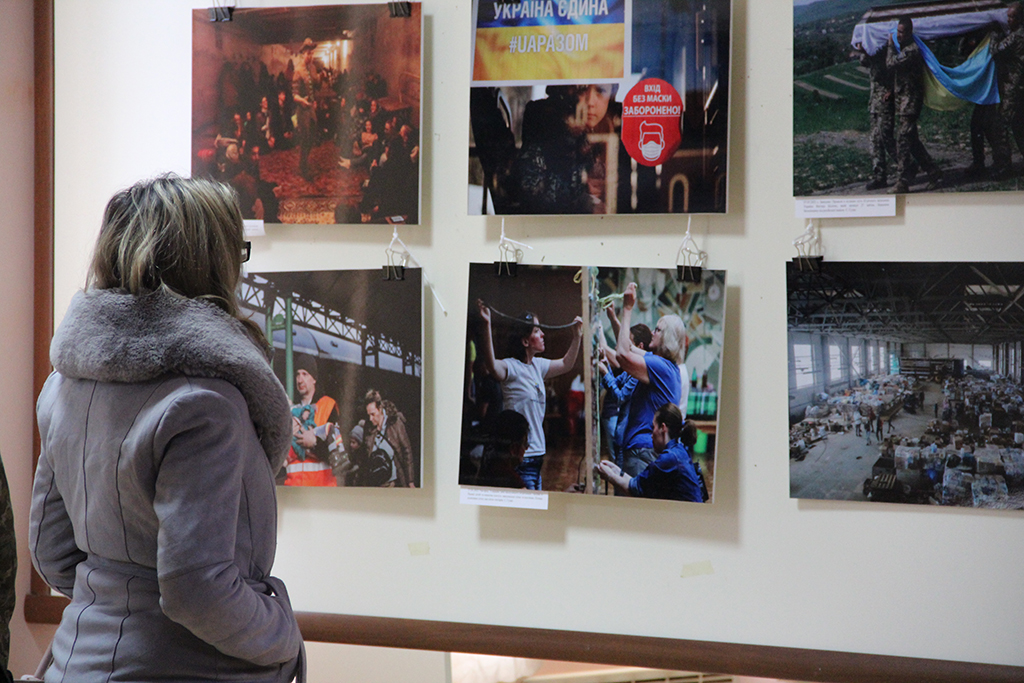 У Тячеві експонуються роботи відомих фотографів на виставці "Закарпаття і війна. Фотохроніки" (ФОТО)