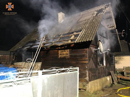 На Тячівщині під час пожежі в будинку загинуло двоє чоловіків (ФОТО)