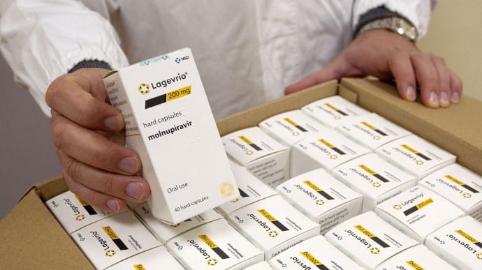 В Україну прибула перша партія ліків проти коронавірусу "Молнупіравір"
