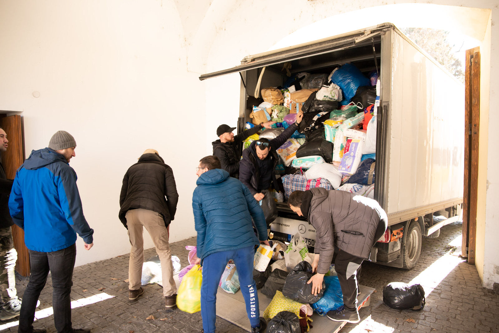 До Ужгорода прибула гуманітарна допомога із Чеської Республіки (ФОТО)