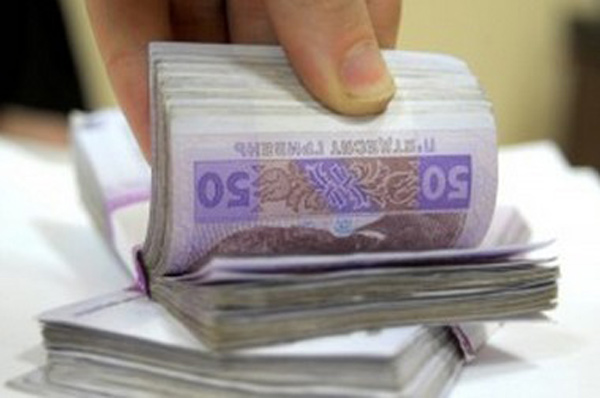 На Закарпатті обмежено видачу готівки від 3 до 10 тис грн в одні руки, залежно від банку