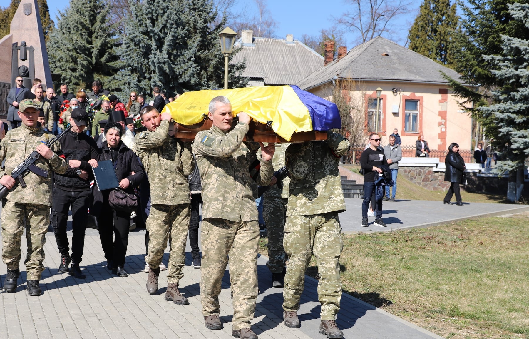 В Ужгороді прощалися із полеглим в боях із окупантами Шандором Кішем (ФОТО)