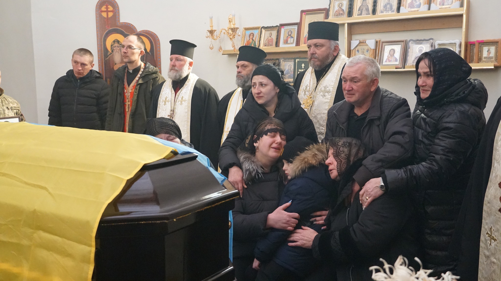 У Мукачеві попрощалися із загиблим на війні Героєм Андрієм Літуном (ФОТО)